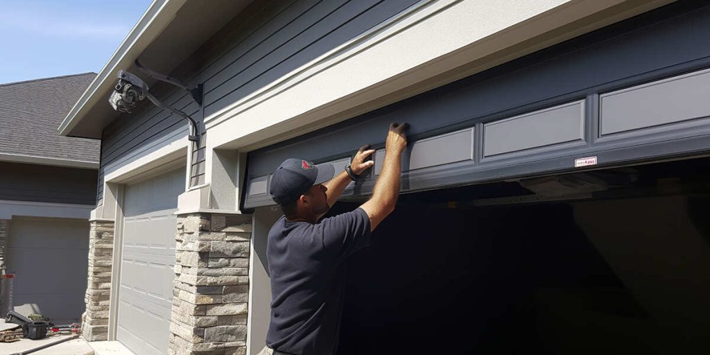 how to fix squeaky garage door